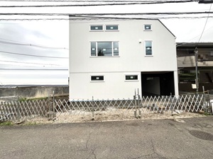 変形敷地に建つスタイリッシュガレージハウス（横浜市）