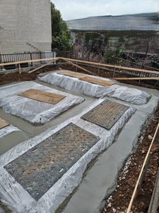 ビルトインガレージ付き3階建てのモダンデザインハウス（横浜市）