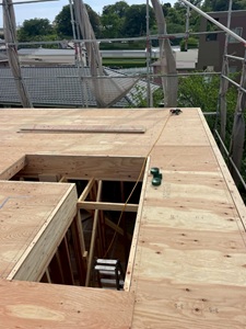 ビルトインガレージ付き3階建てのモダンデザインハウス（横浜市）