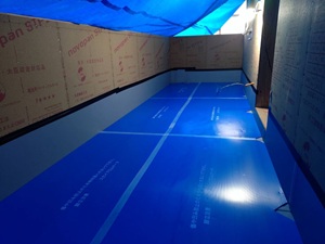 ビルトインガレージ付き3階建てのモダンデザインハウス（横浜市）